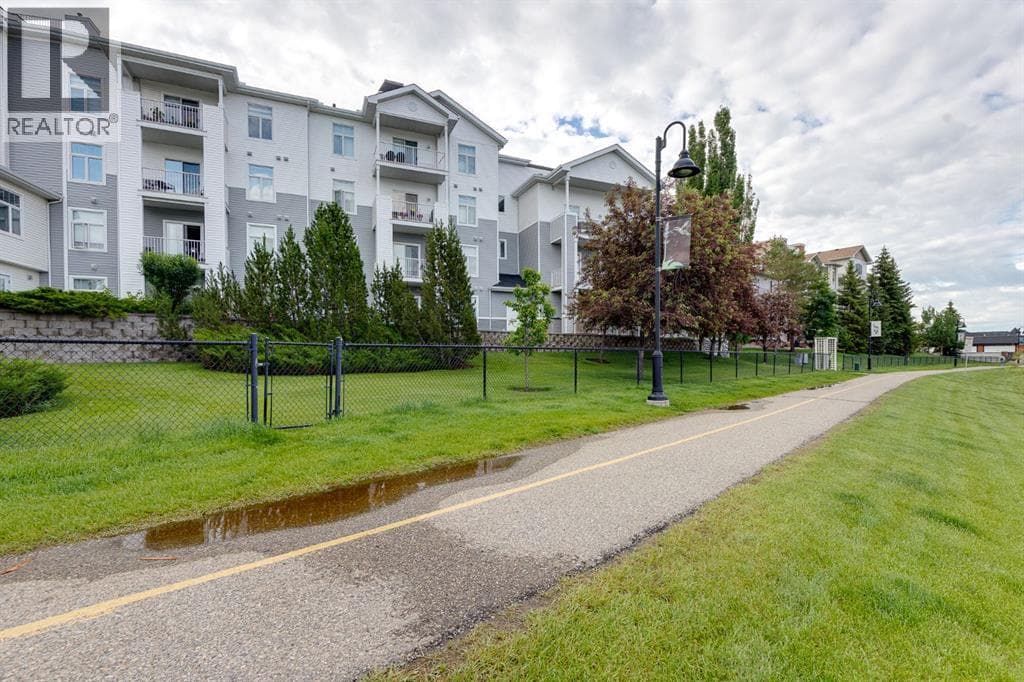 101, 8 Country Village Bay NE