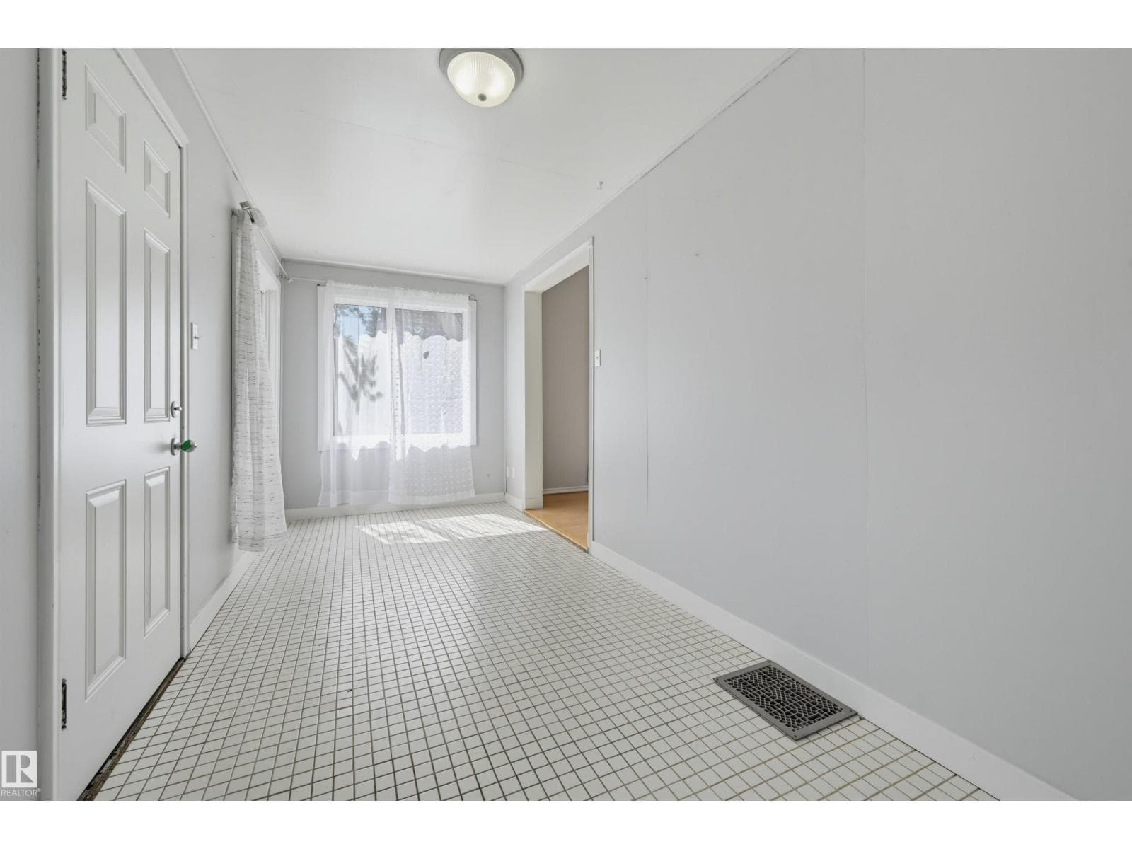 11450 71 ST NW NW — photo 4