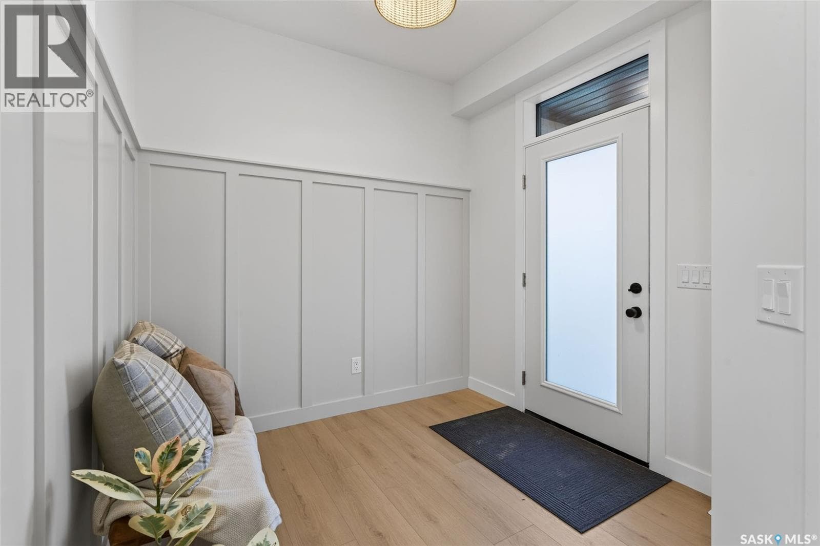 104 Lakewood DRIVE — photo 2