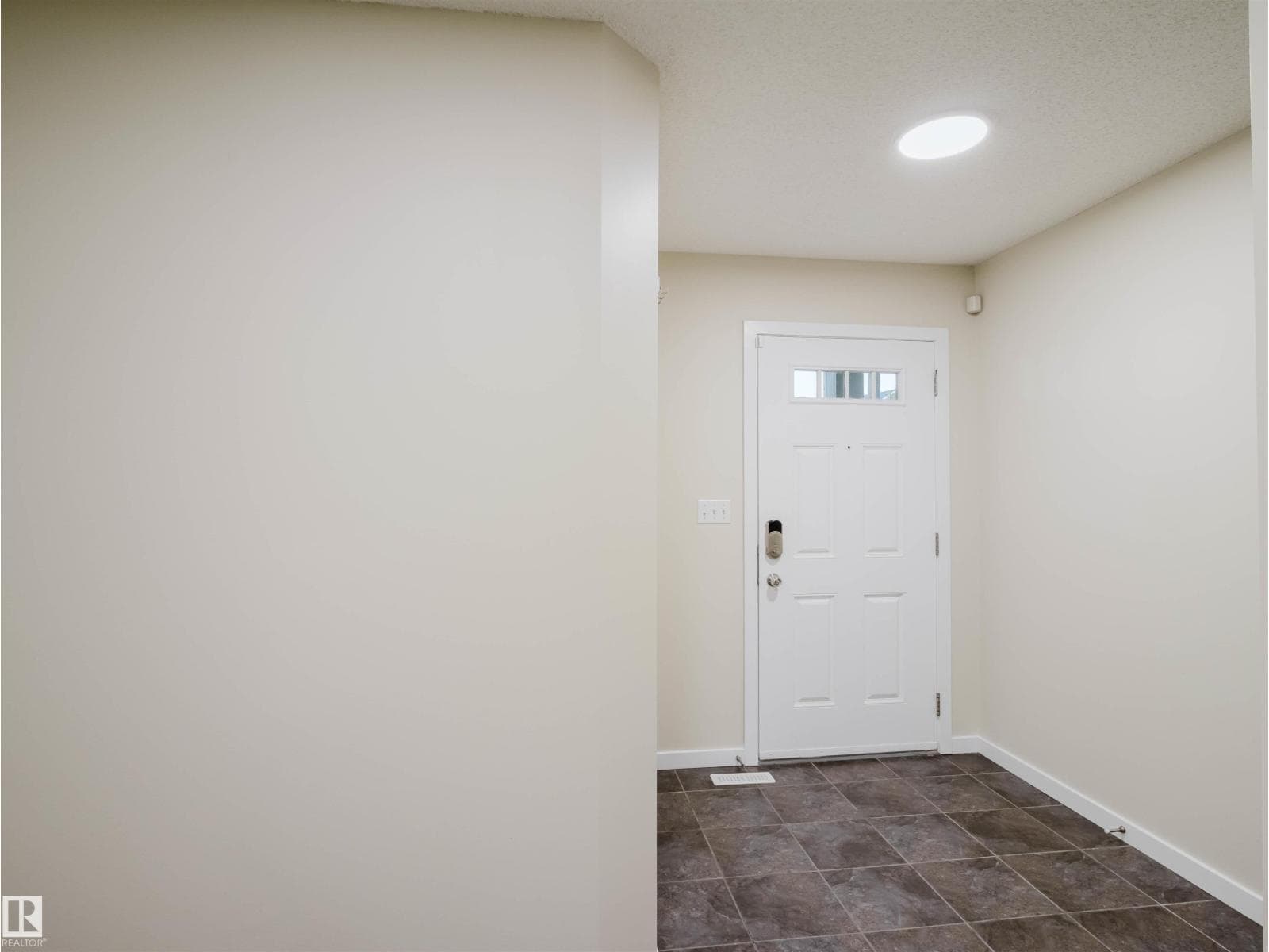 5407 14 AV SW — photo 4