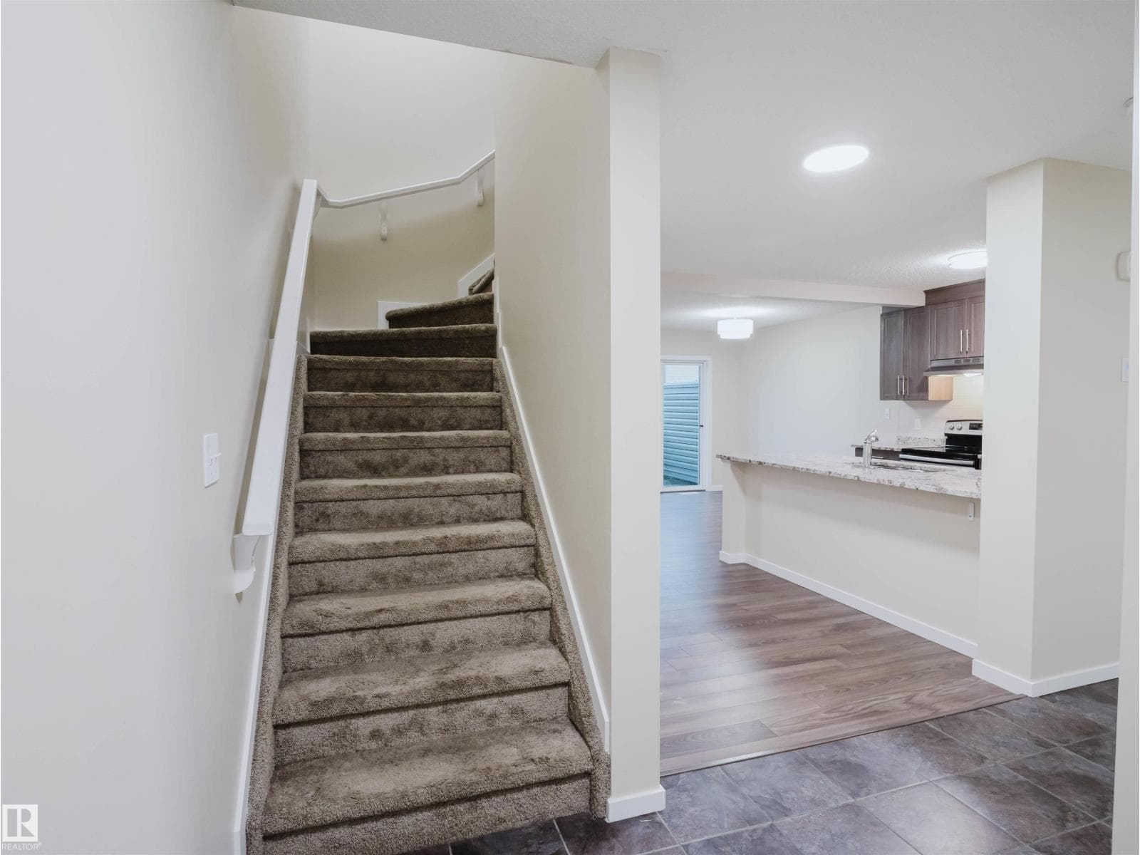 5407 14 AV SW — photo 5