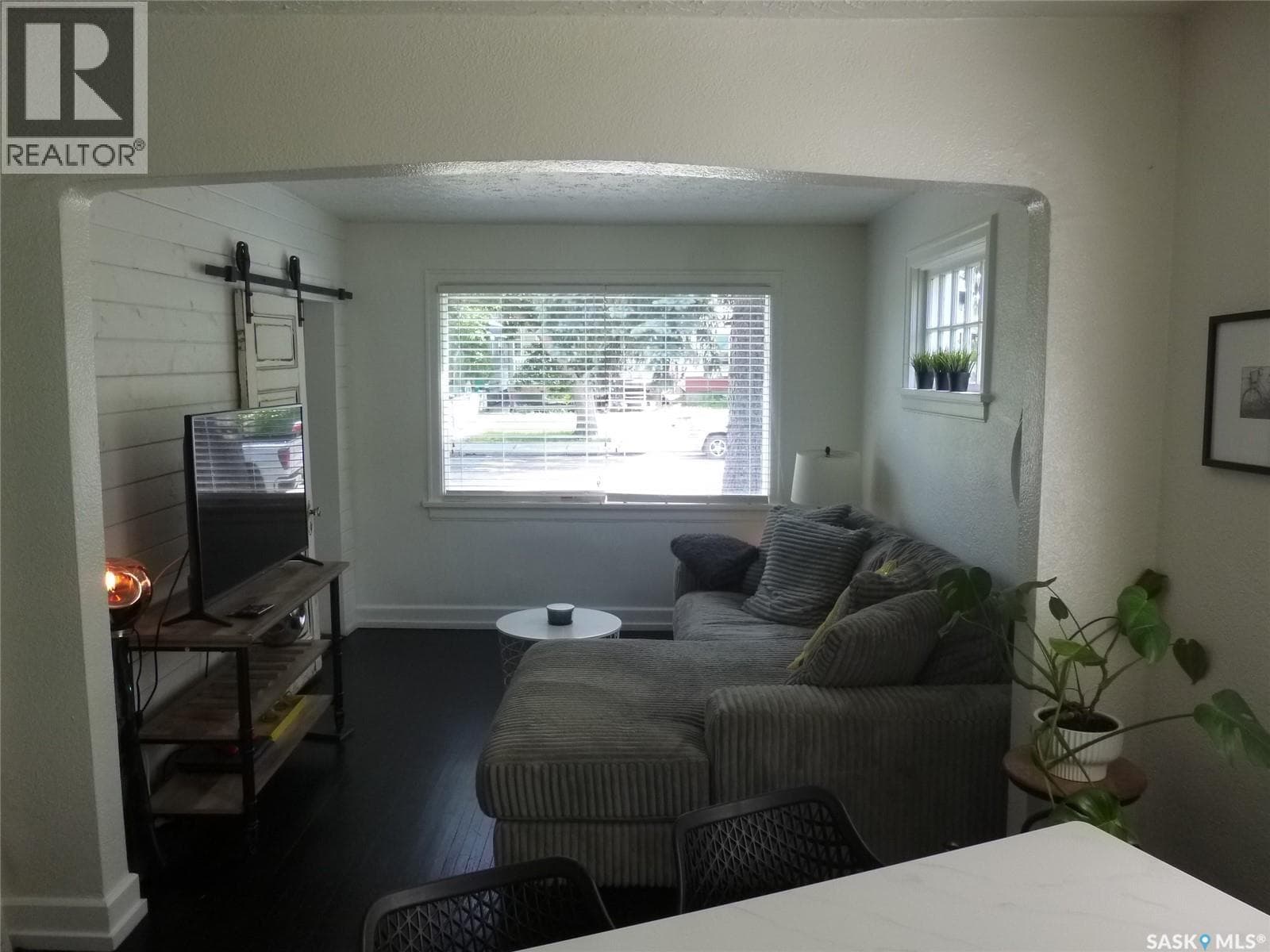 2458 Broder STREET — photo 3