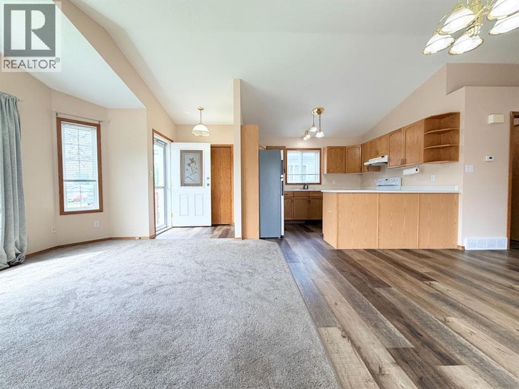 9622 123 Avenue — photo 3