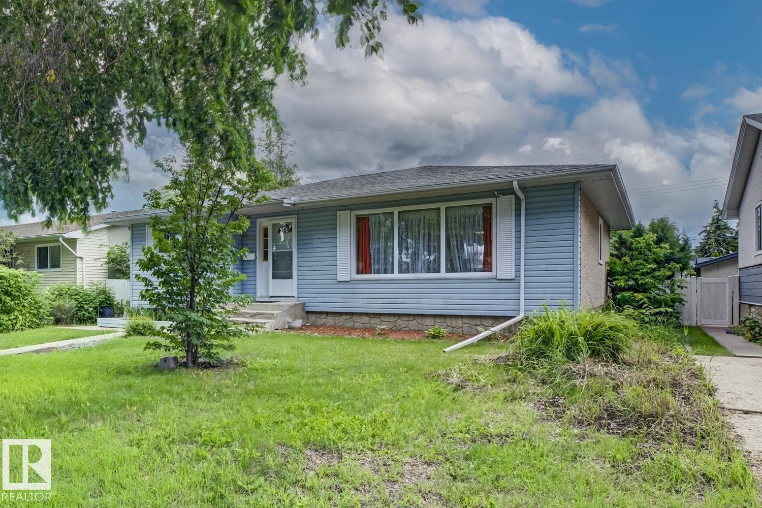 15707 92 AV NW