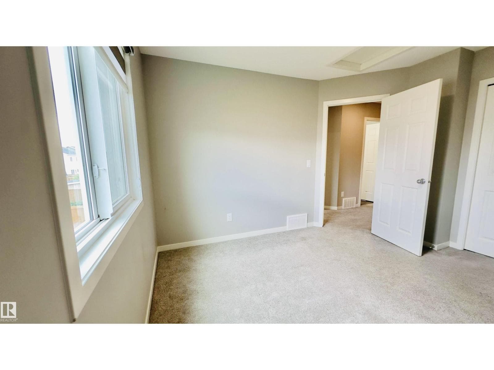 9871 226 ST NW — photo 4