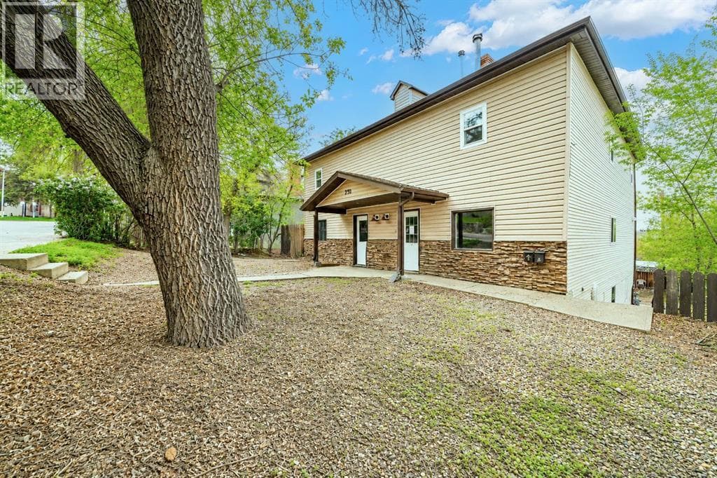 230 3 Street SE — photo 4