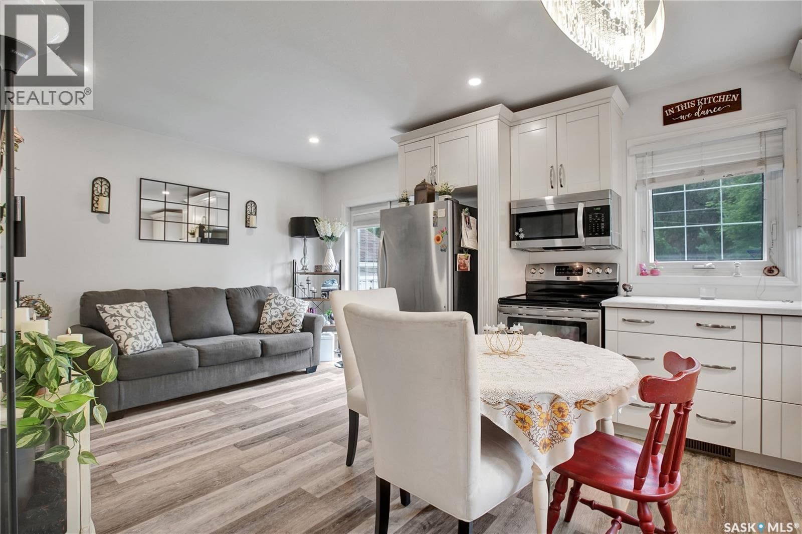 2524 Kelvin AVENUE — photo 4