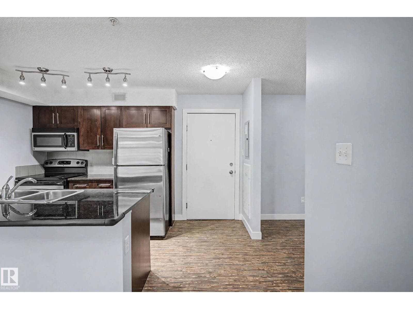 #108 11812 22 AV SW — photo 3