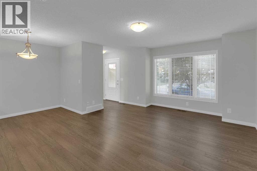 18 Windford Crescent SW — photo 3