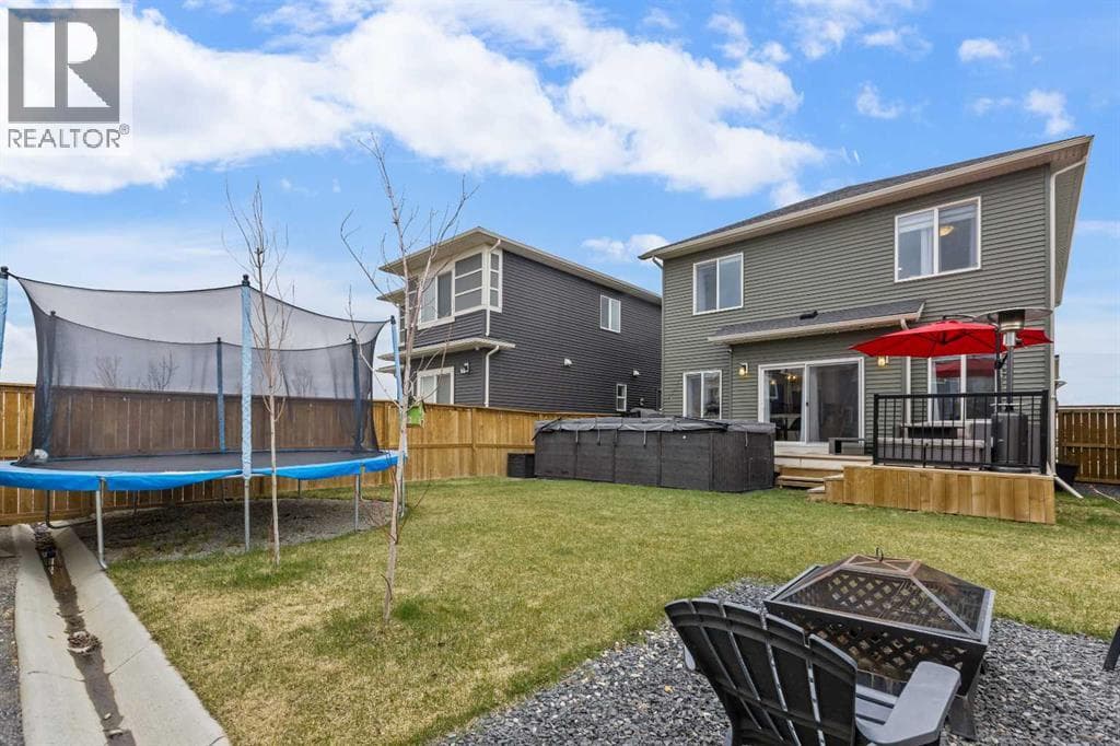 1595 Baywater Street SW — photo 2