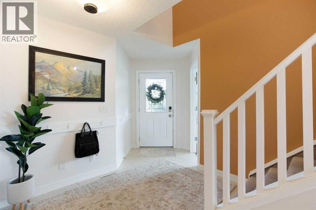 2 Kingston View SE — photo 2
