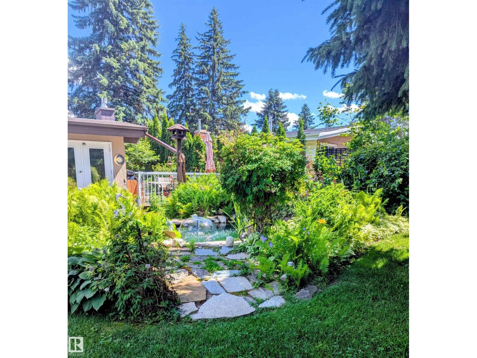 8 GARLAND PL — photo 2