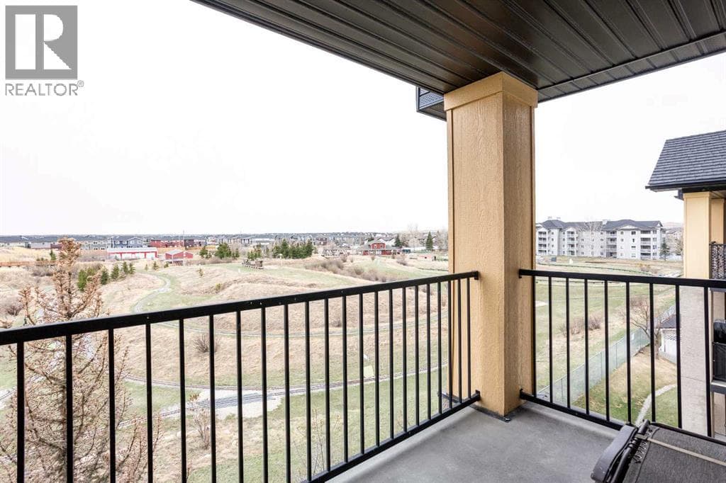 6405, 304 Mackenzie Way SW — photo 2