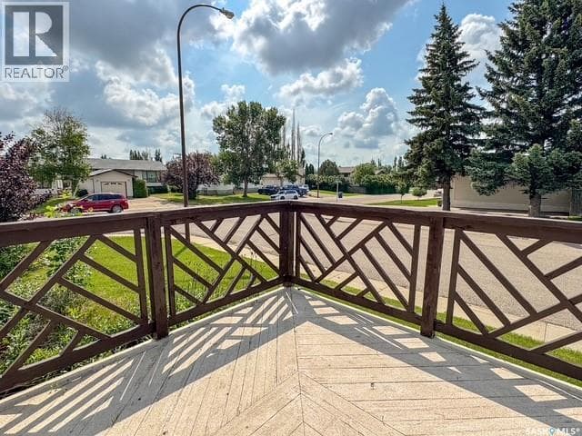 437 Russell CRESCENT
