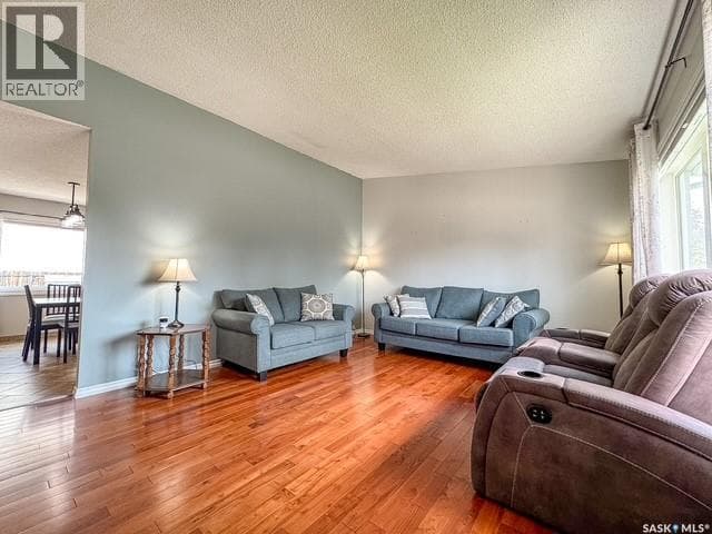 437 Russell CRESCENT — photo 3