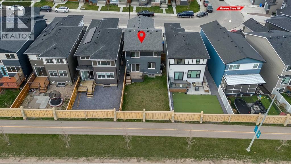 132 Howse Crescent NE — photo 2