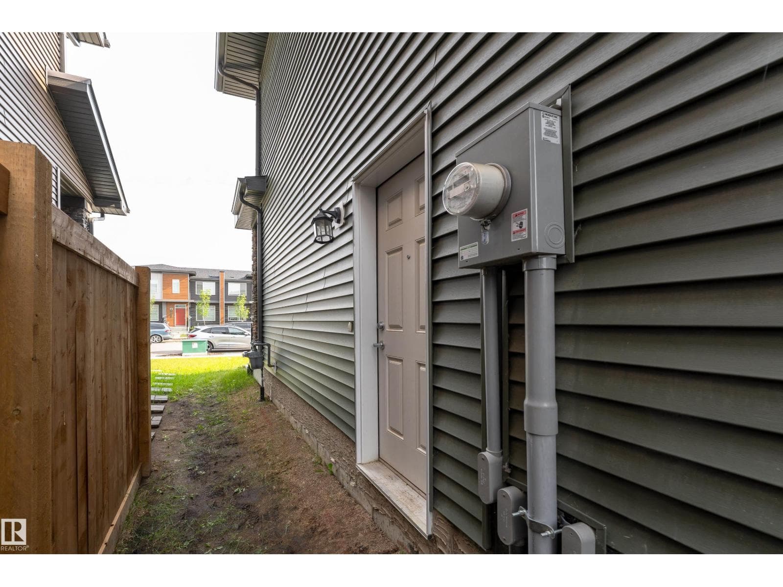 1457 KESWICK DR SW — photo 2