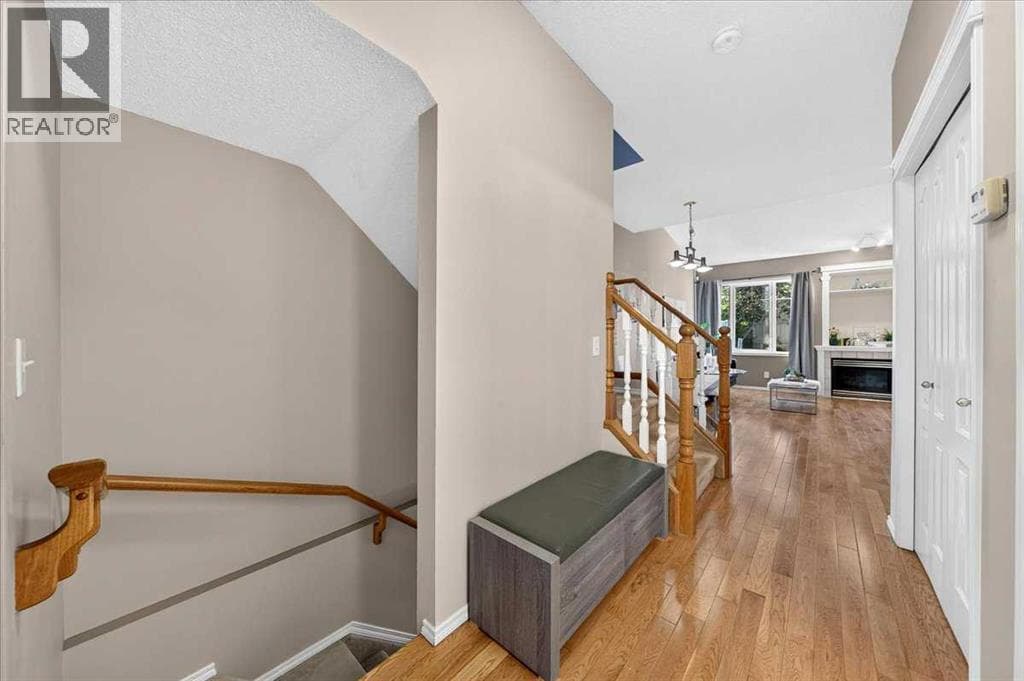 17 Edgeridge Terrace NW — photo 3