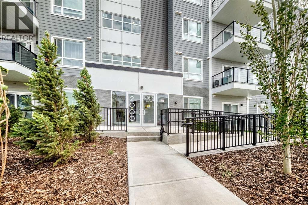2105, 33 Carringham Gate NW — photo 3
