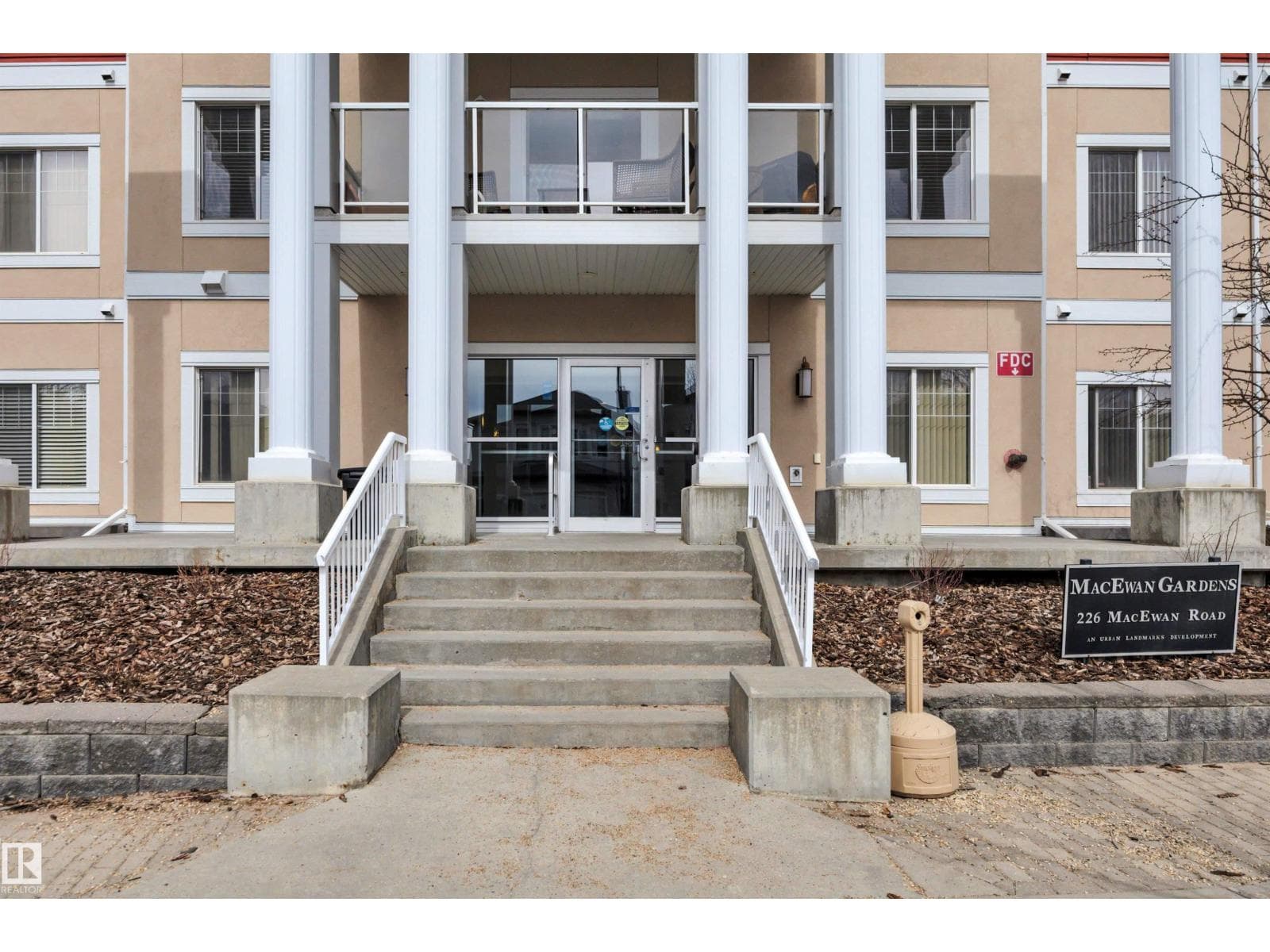 #326 226 MACEWAN RD SW — photo 2