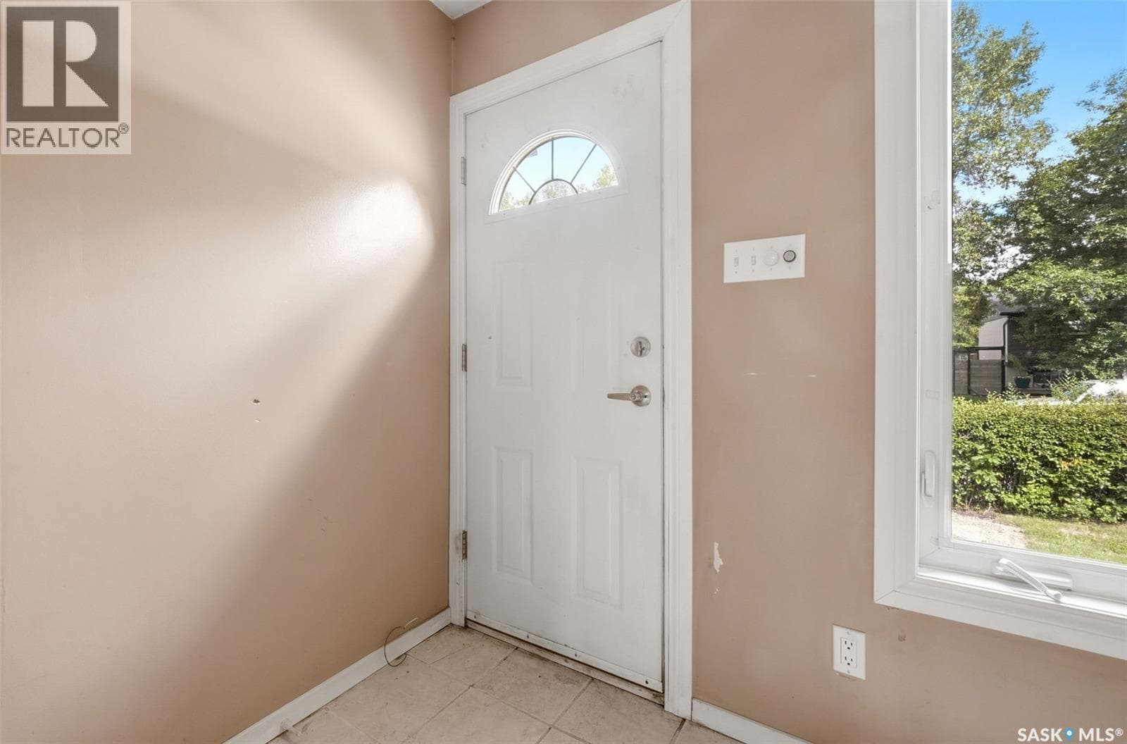 6 Osborne CRESCENT — photo 2
