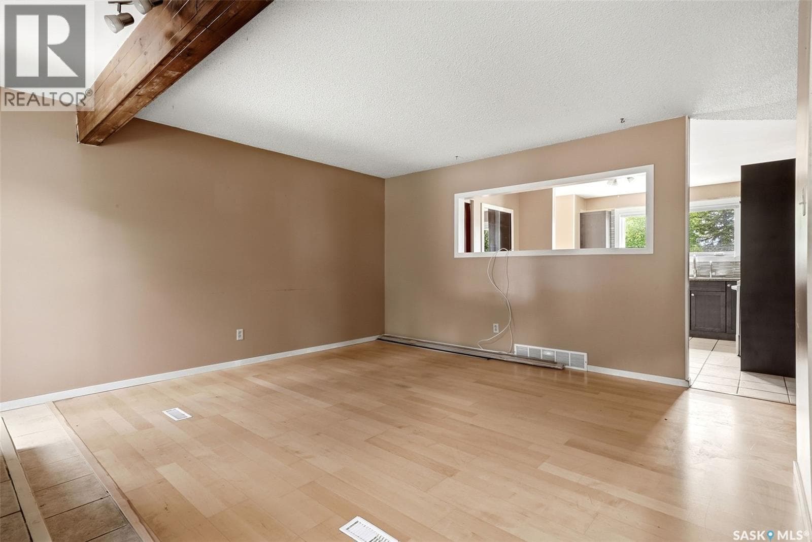 6 Osborne CRESCENT — photo 3