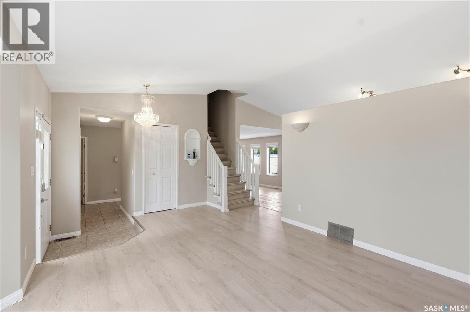 246 Brookmore LANE — photo 5