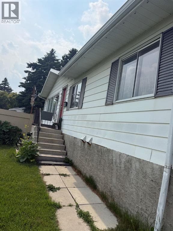 112 Huntstrom Drive NE — photo 2