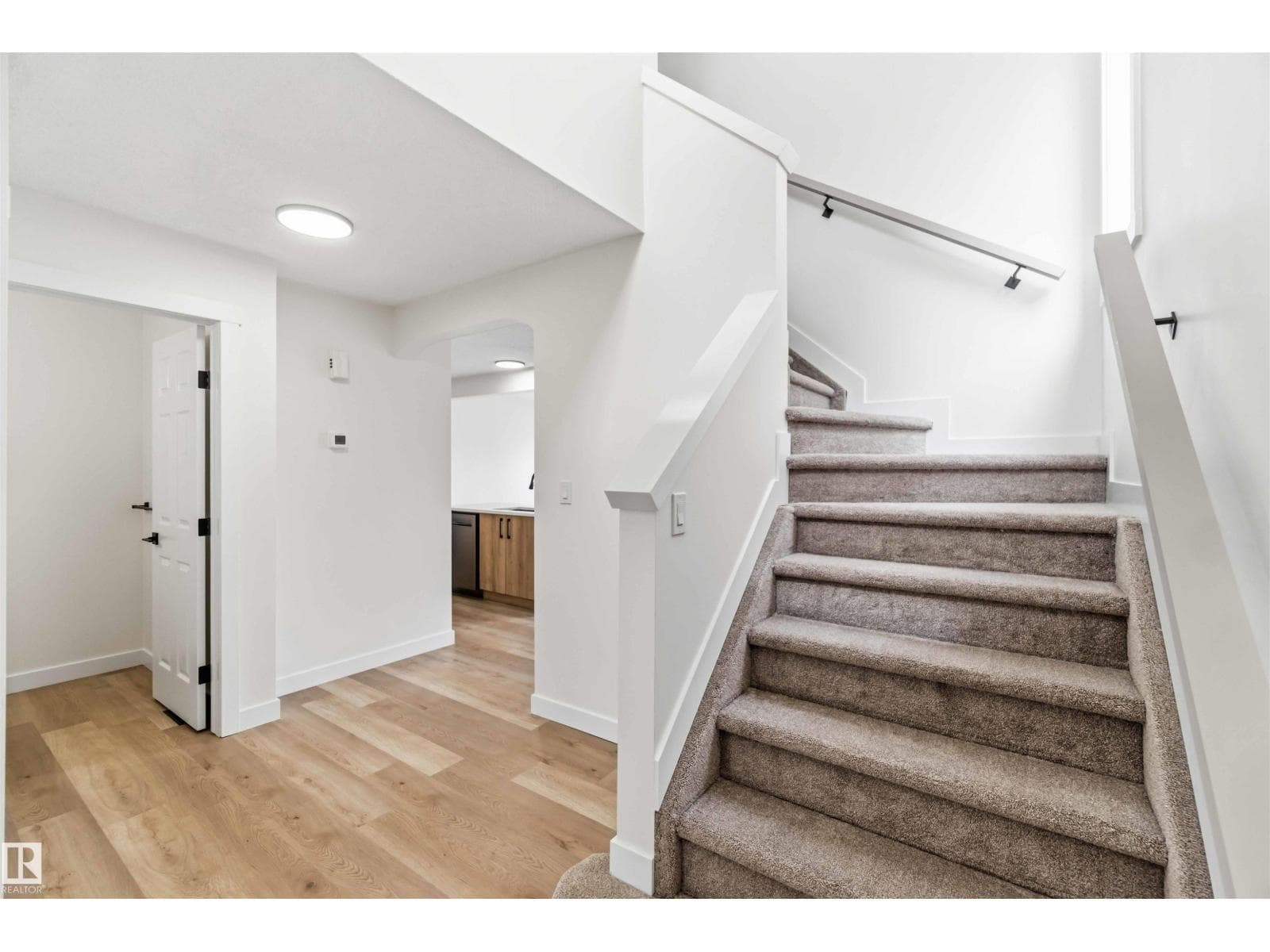 299 WESTWOOD PT — photo 3
