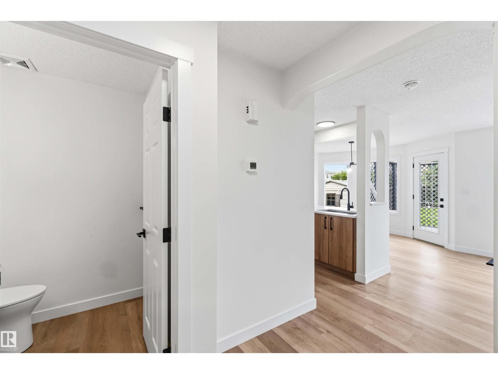 299 WESTWOOD PT — photo 4