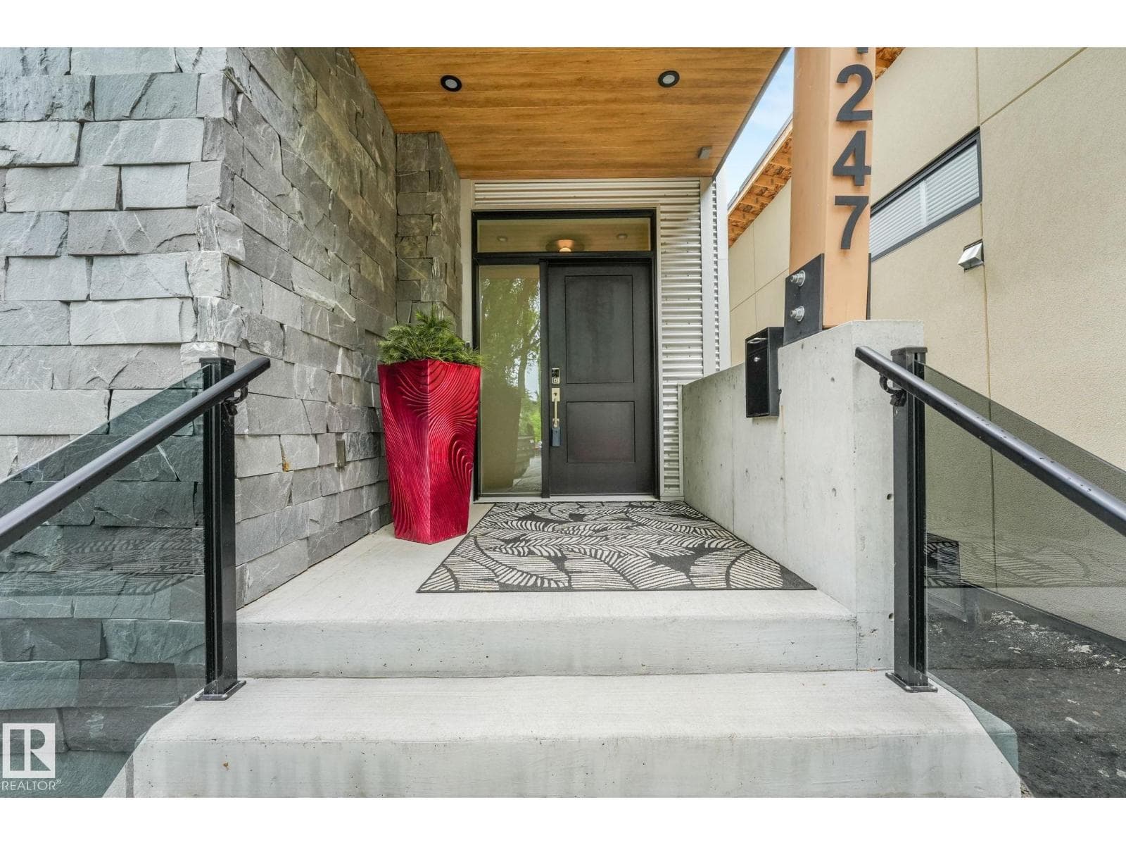 11247 71 AV NW — photo 3