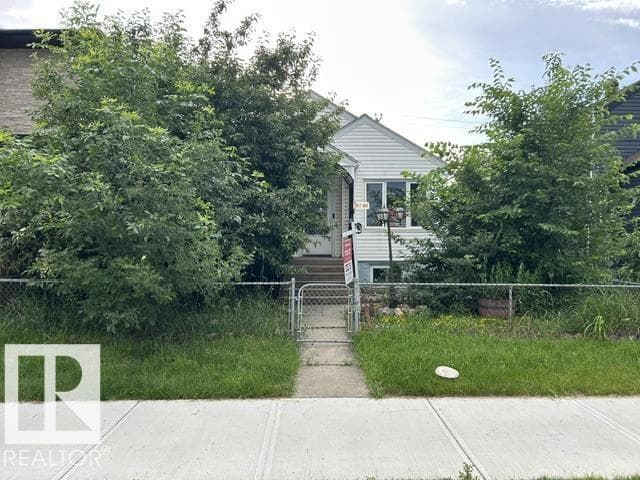 10917 96 ST NW — photo 4