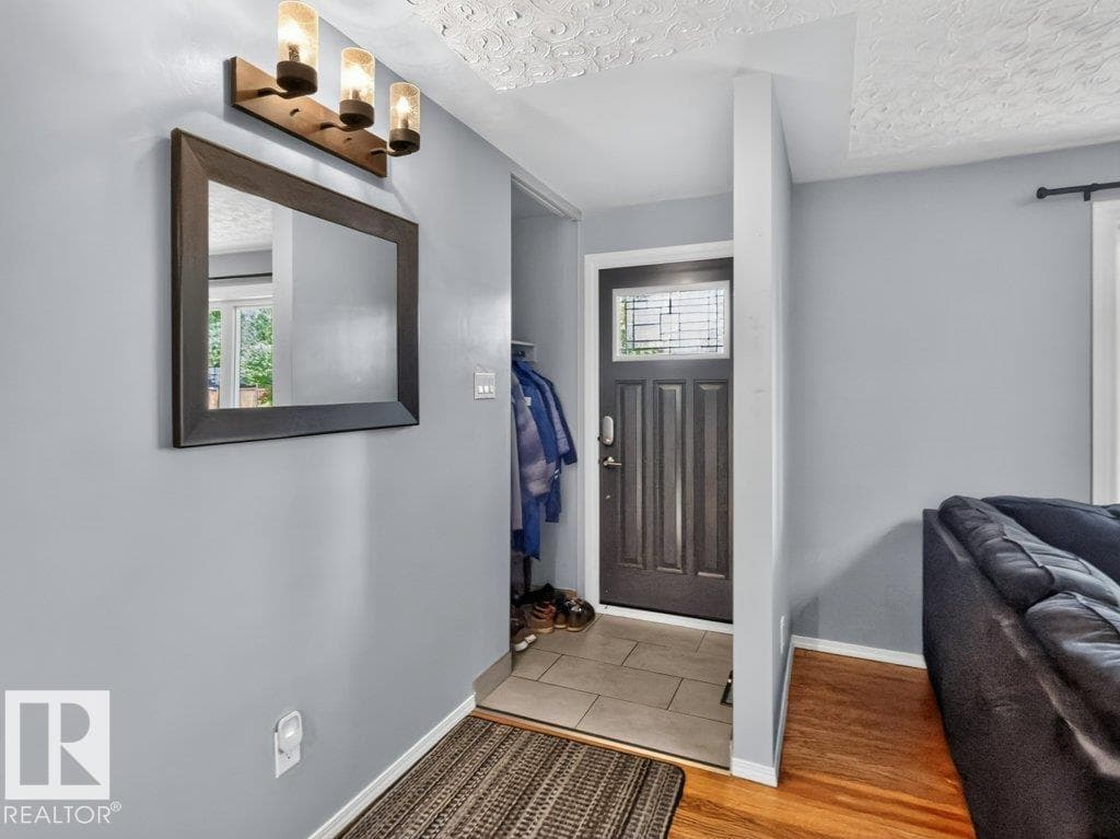 924 Conifer St — photo 3