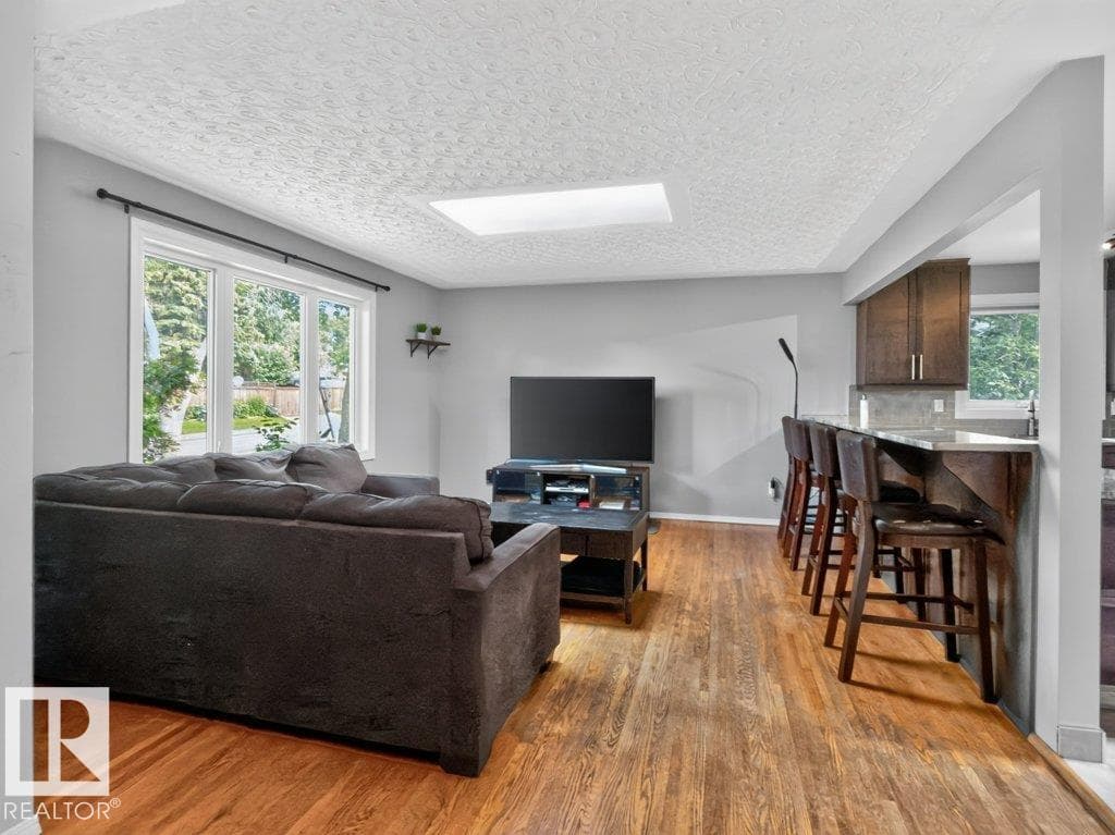 924 Conifer St — photo 4