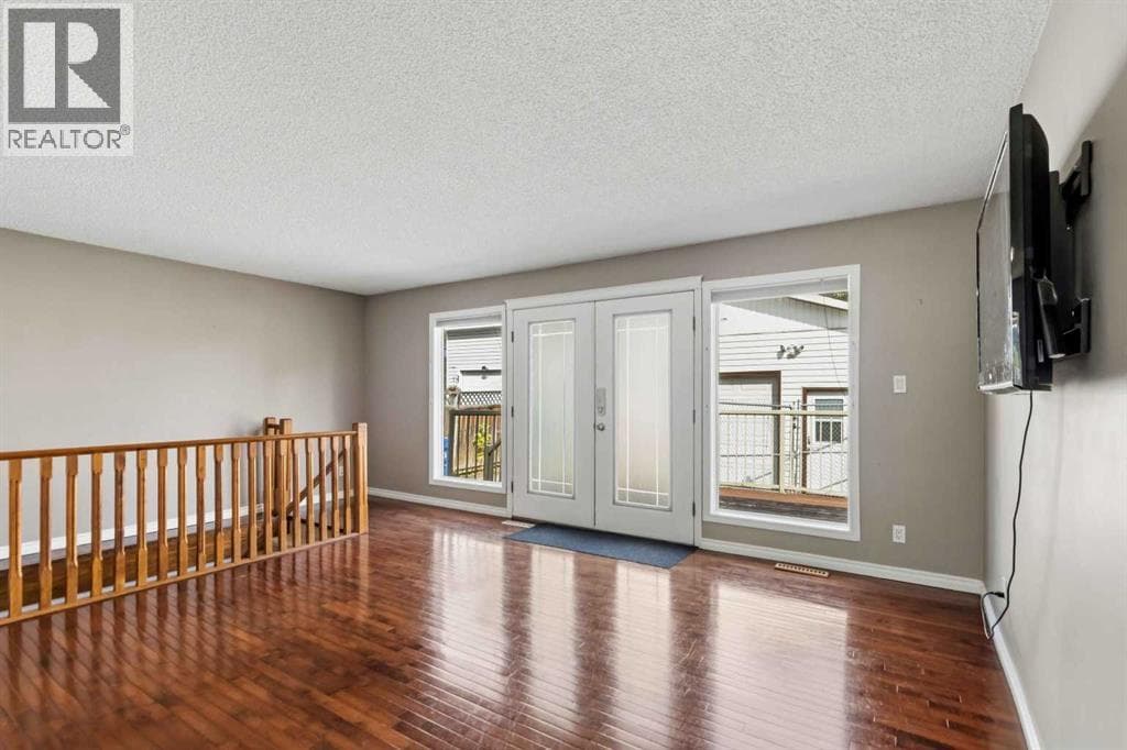 18 Clark Crescent — photo 3