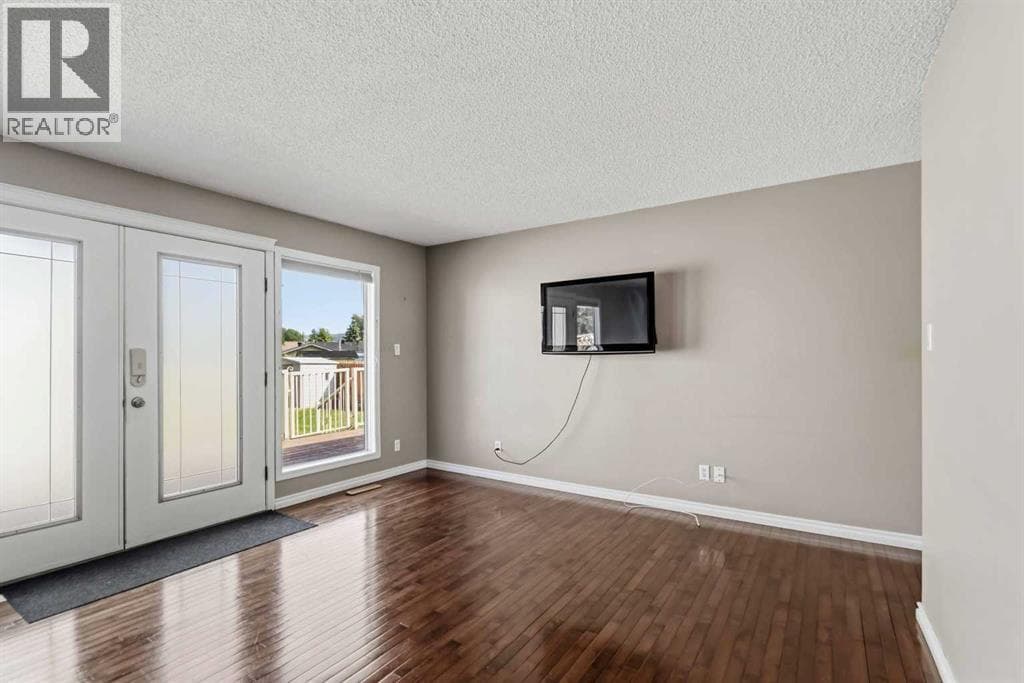 18 Clark Crescent — photo 4