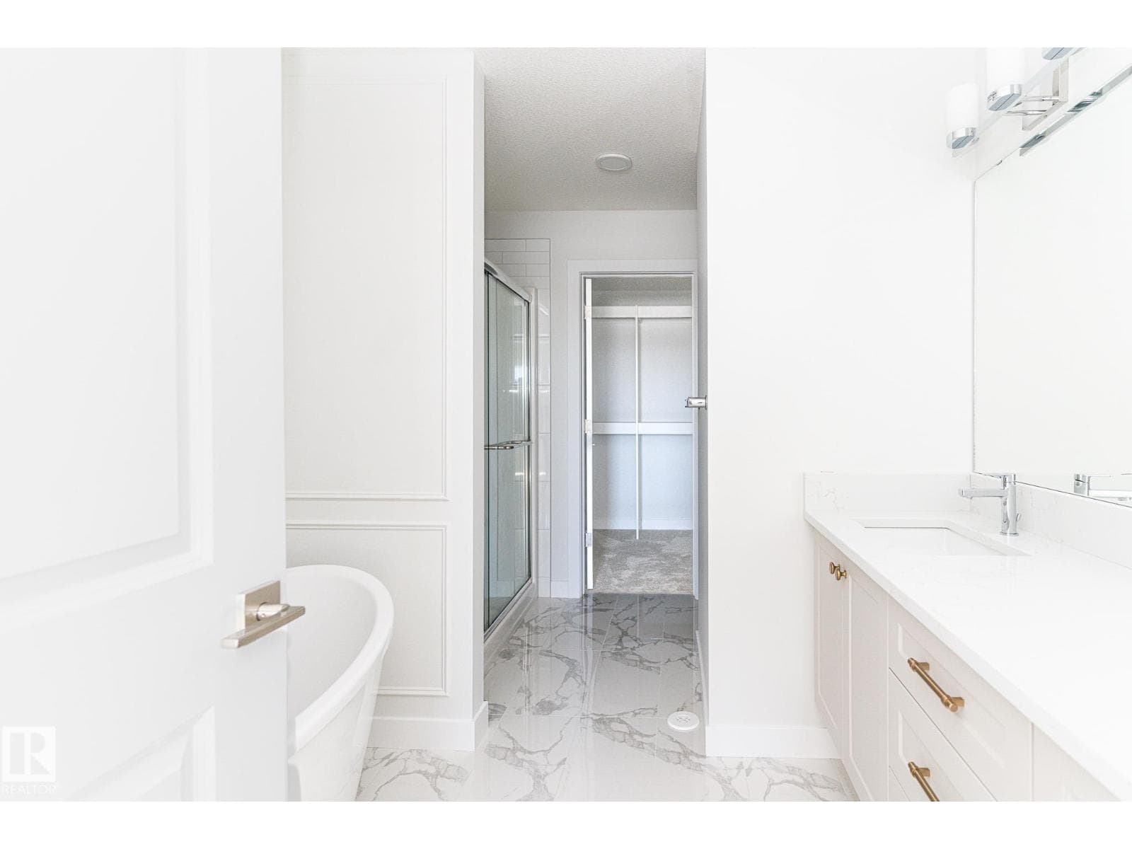 935 18 AV NW — photo 4