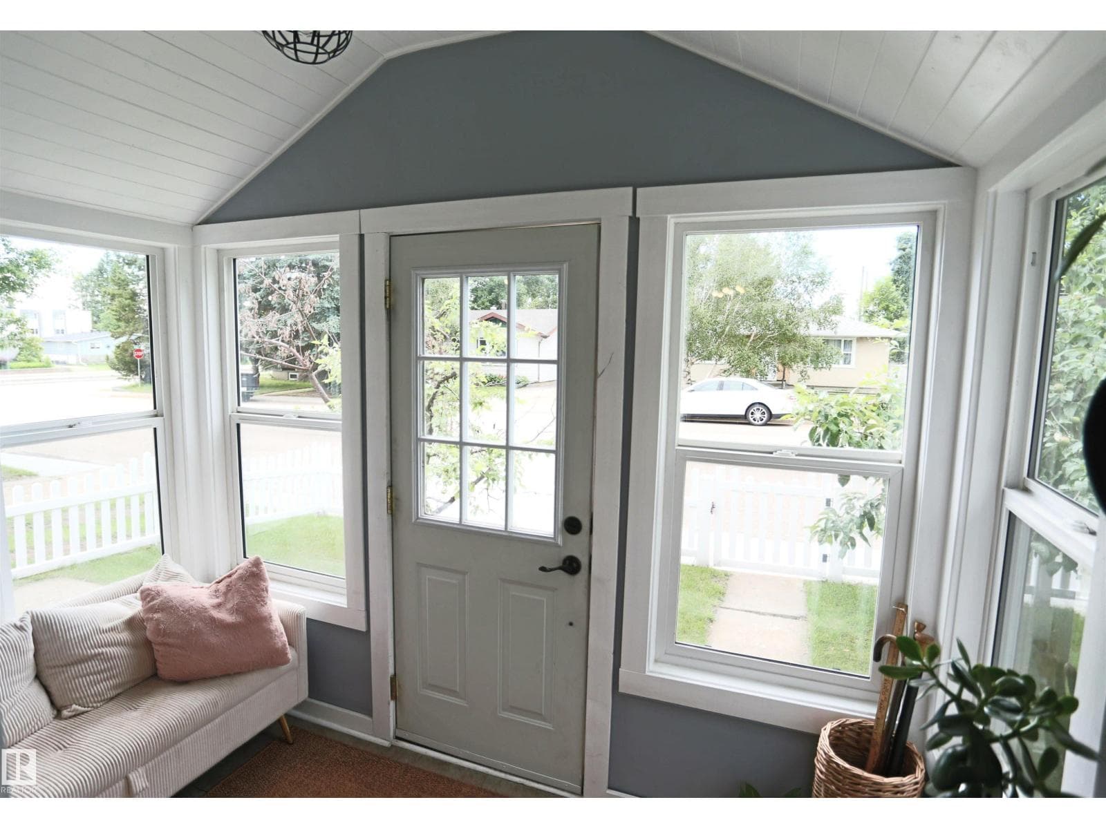 4807 53 AV — photo 4