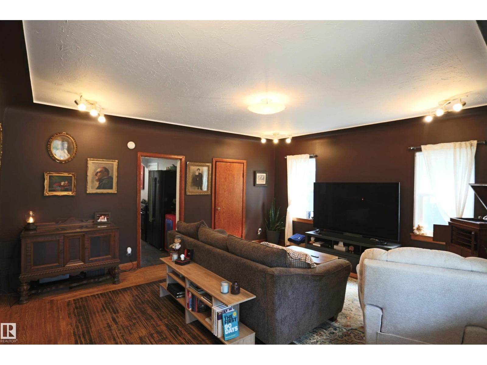 4807 53 AV — photo 5