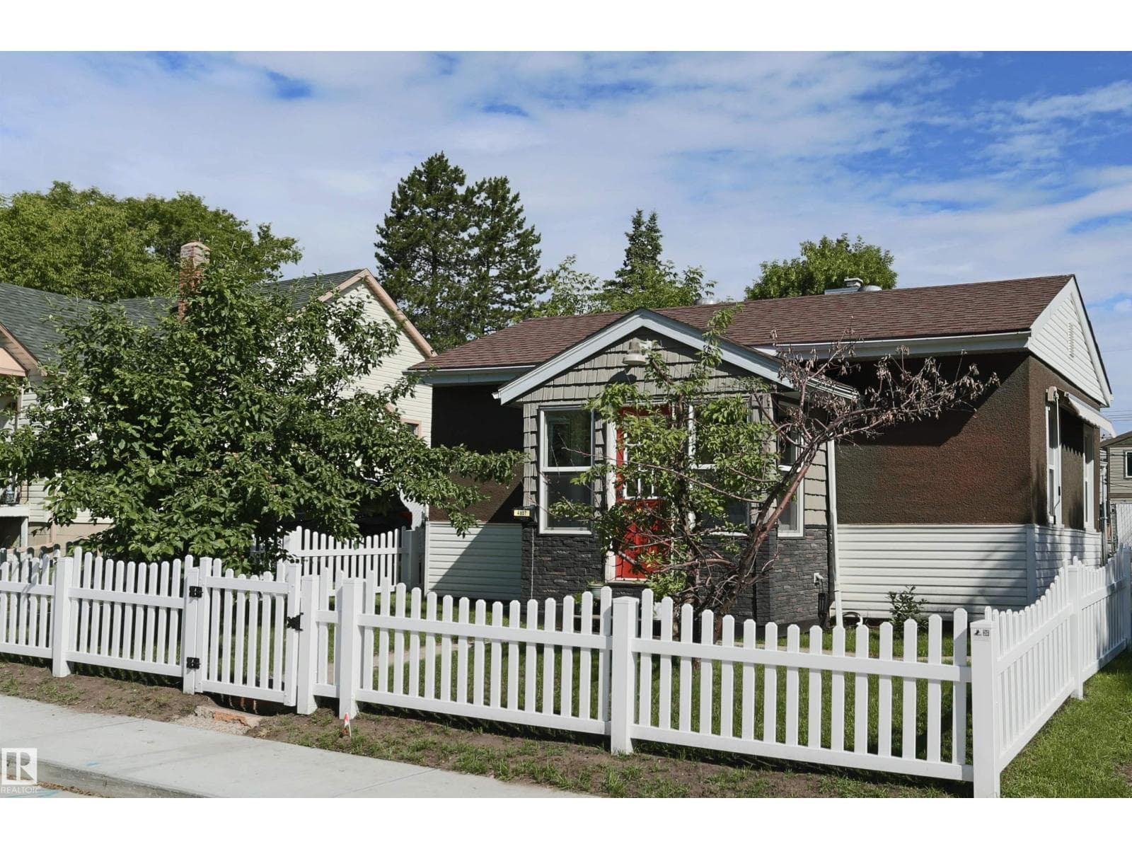 4807 53 AV — photo 2