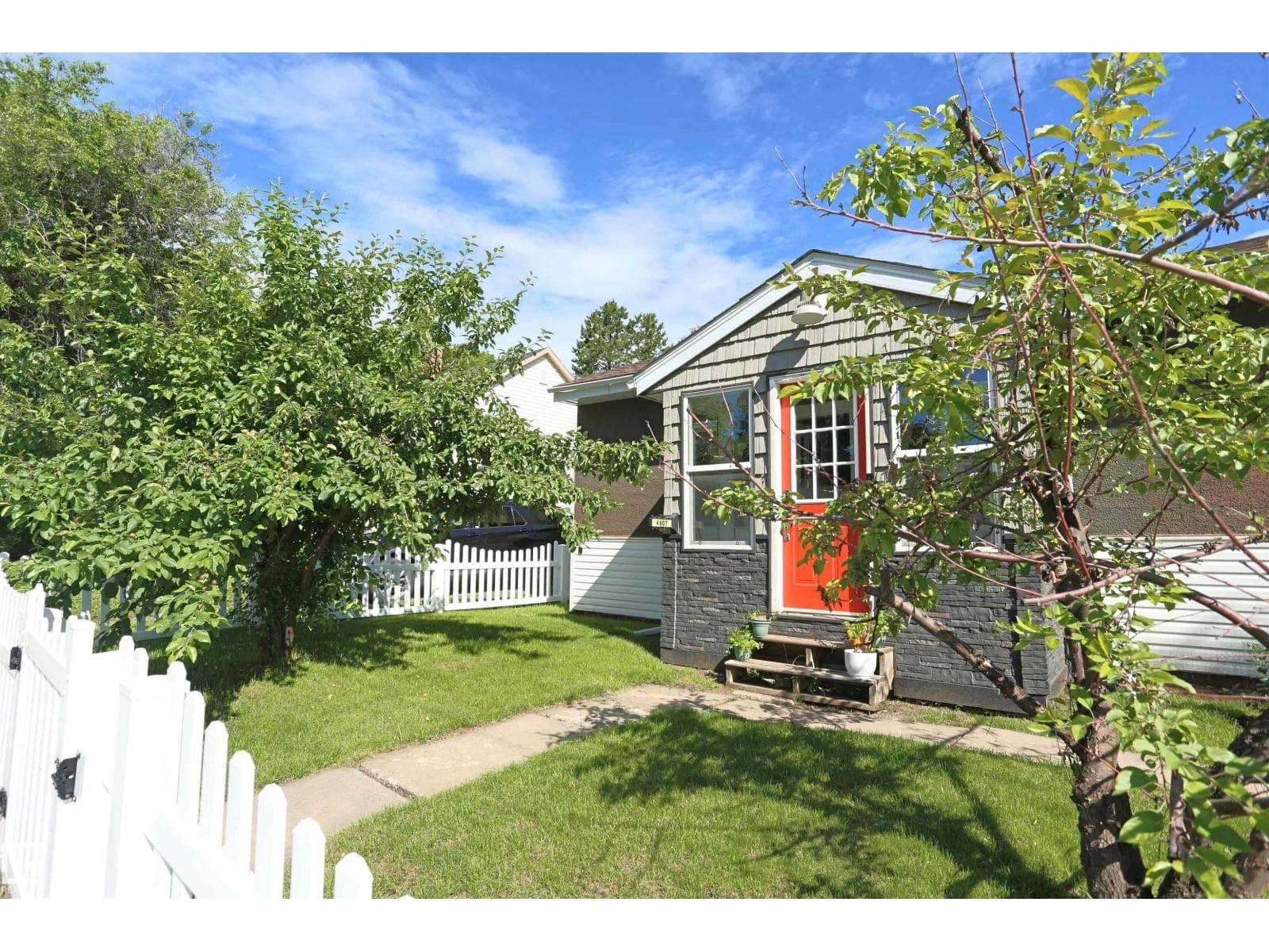 4807 53 AV — photo 3