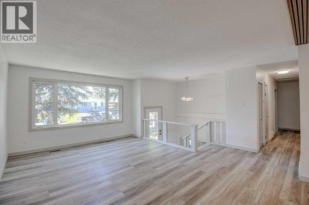 205 Allan Crescent SE — photo 5