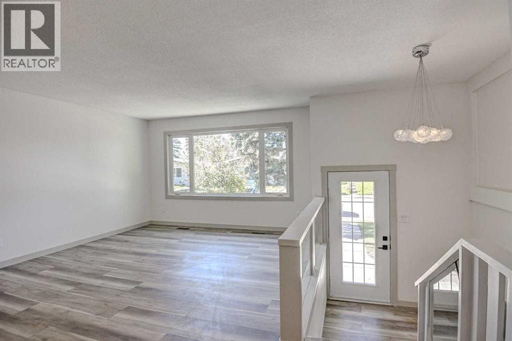 205 Allan Crescent SE — photo 3
