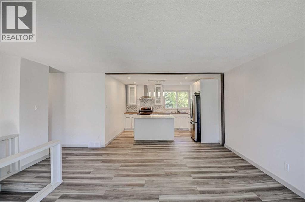 205 Allan Crescent SE — photo 4