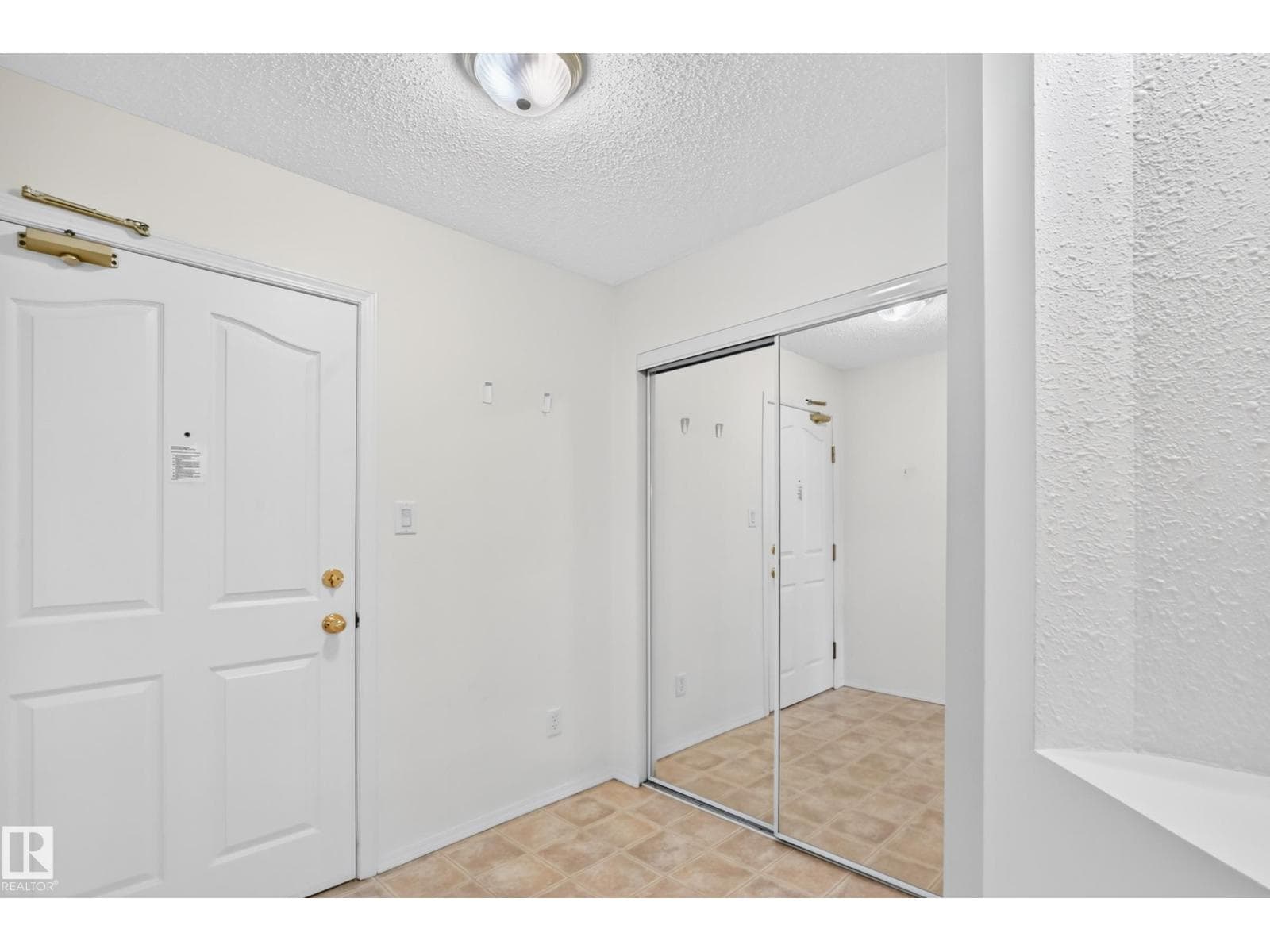 #419 100 FOXHAVEN DR — photo 2