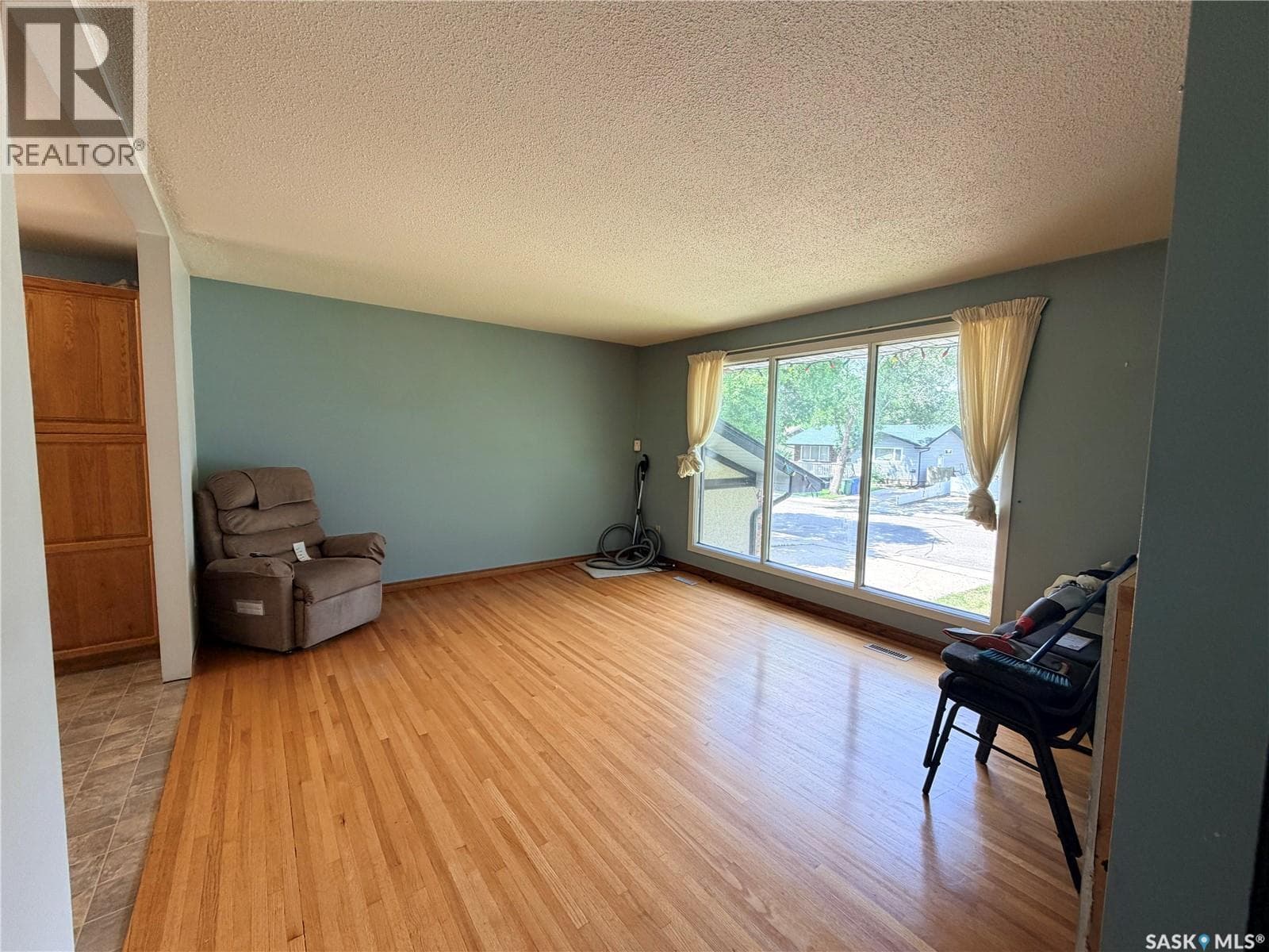2221 BEDFORD AVENUE E — photo 3