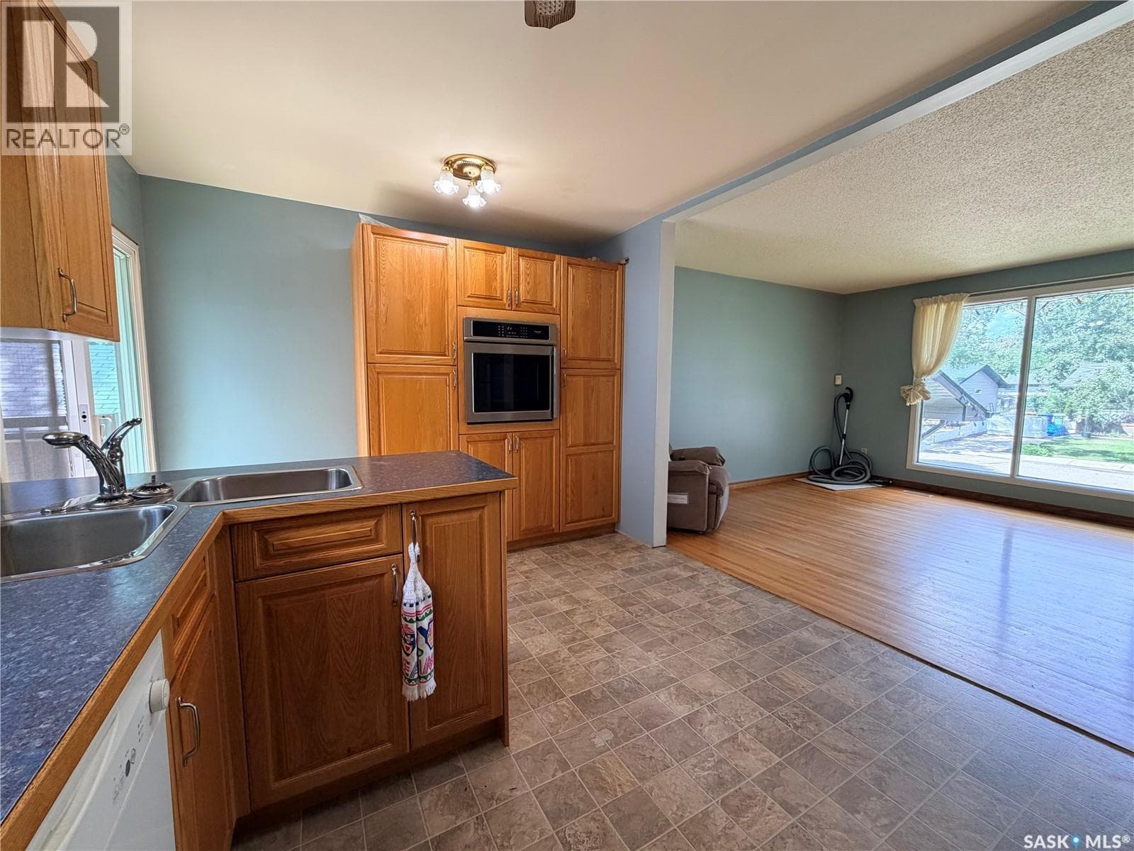 2221 BEDFORD AVENUE E — photo 5