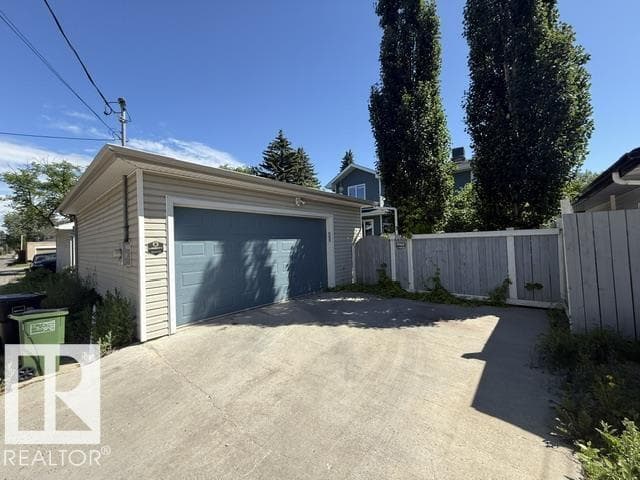 10836 130 Street NW — photo 3