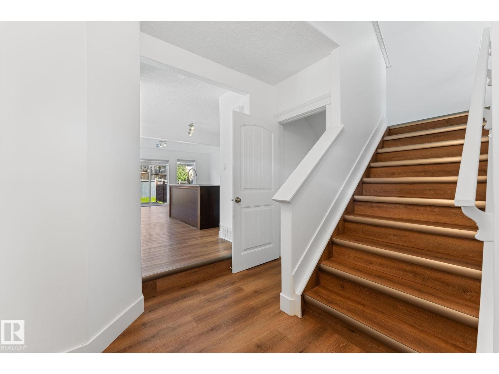 5964 164 AV NW — photo 4
