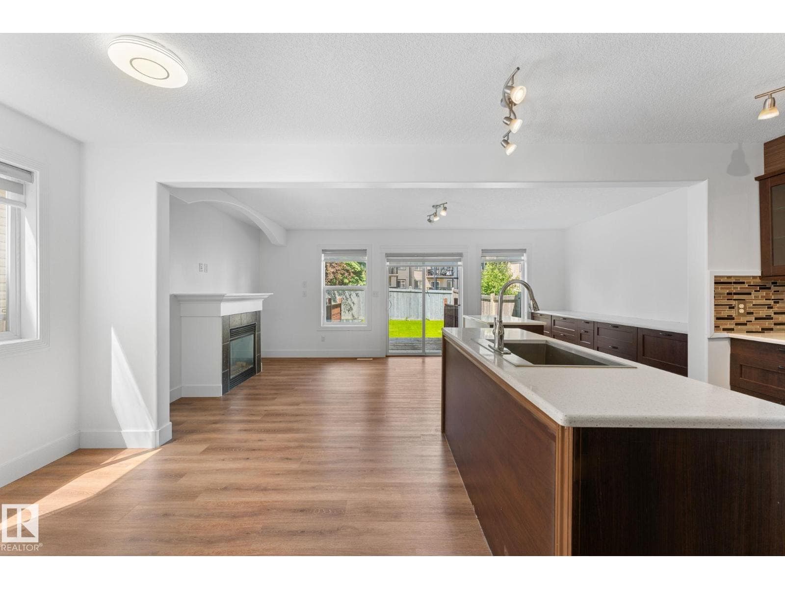 5964 164 AV NW — photo 5